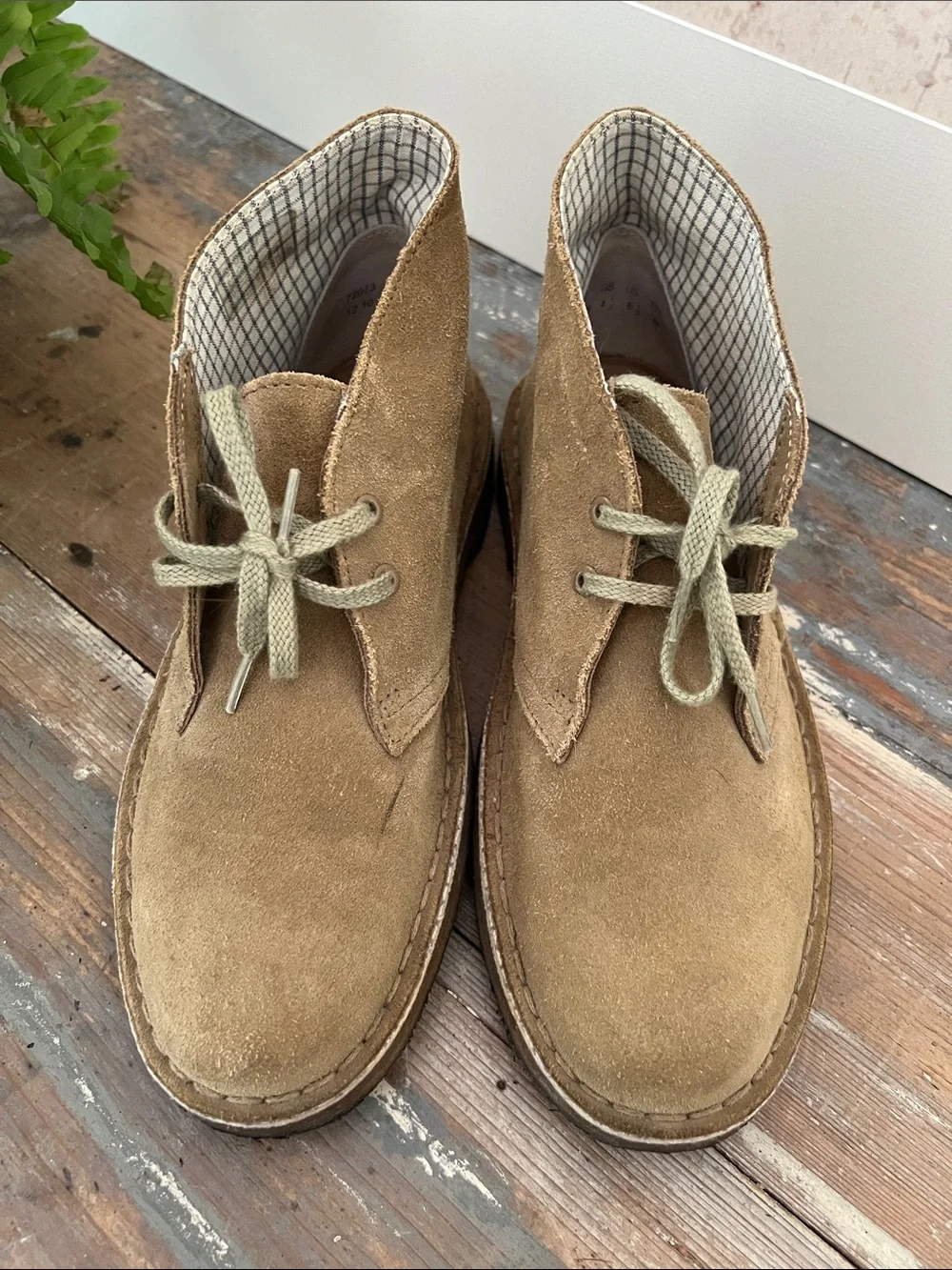 CLARKS Original Desert Boot in Tan Sand Suede, Size 6.5